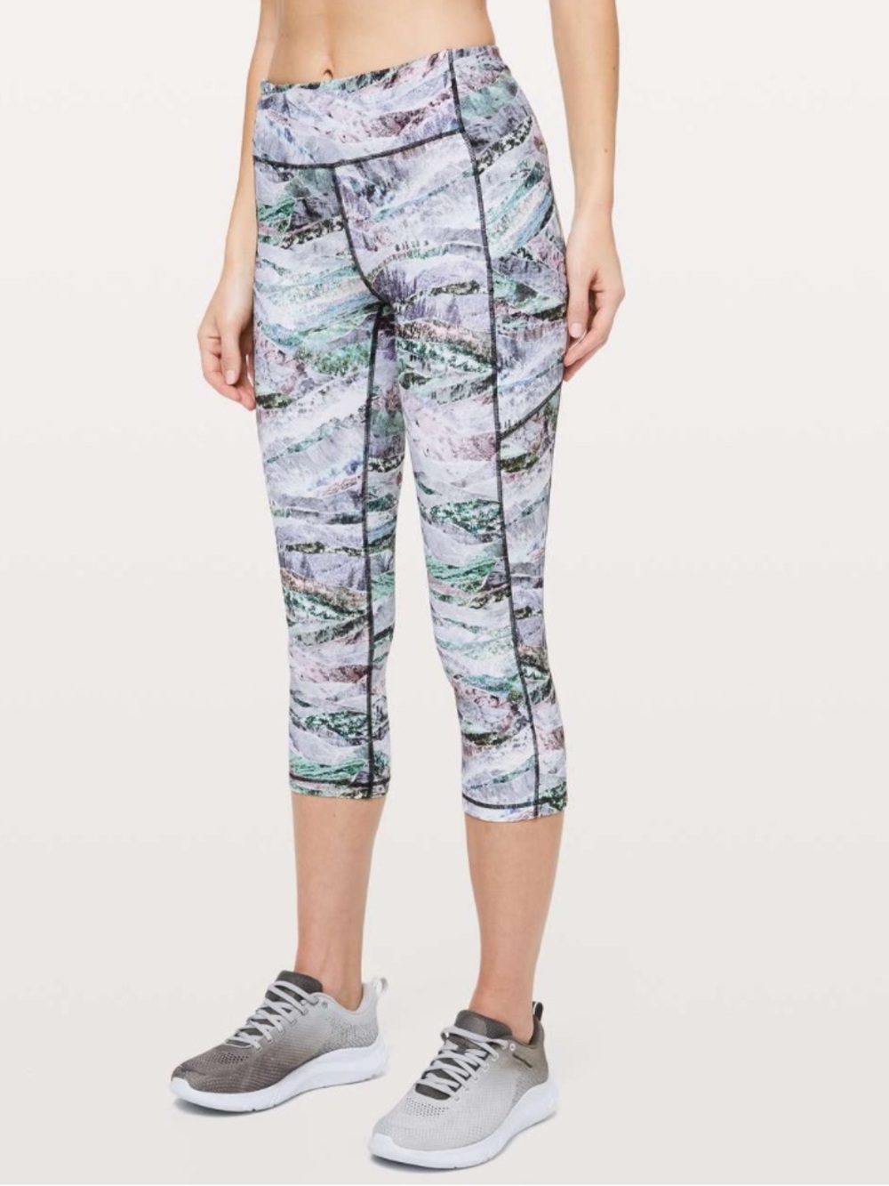 Lululemon Speed Up Crop 21”Springscape Multi Women’s size 4 W6AWBS Running